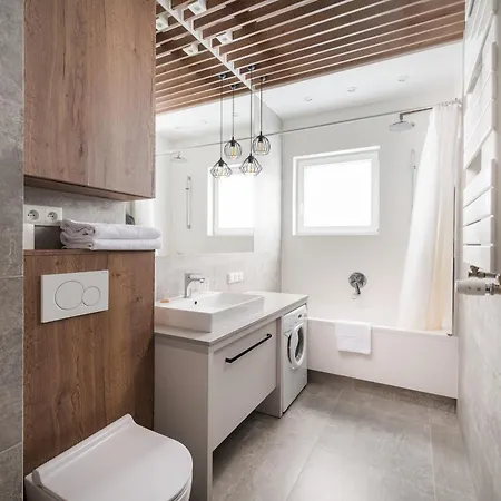 Saska Kepa Stylish By Bookinghost *